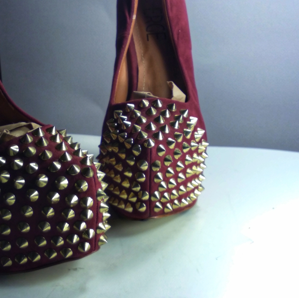 Shoes - Picture 7 of 11